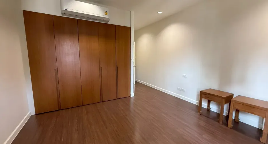 For rent 3 bedrooms house in Khlong Toei, Bangkok