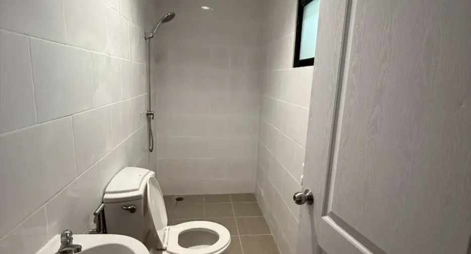 For rent 3 bedrooms house in Khlong Toei, Bangkok
