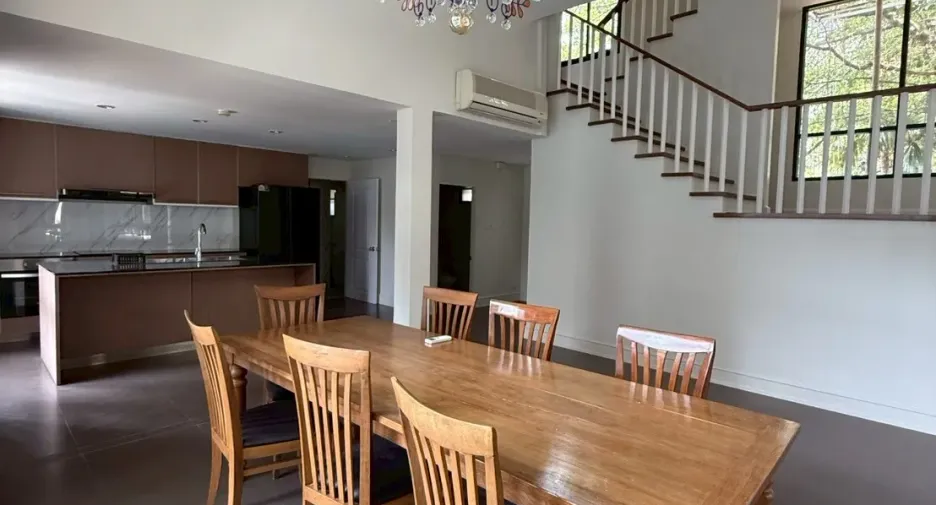 For rent 3 bedrooms house in Khlong Toei, Bangkok