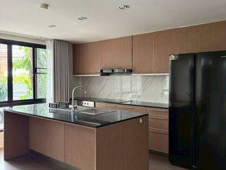 For rent 3 bedrooms house in Khlong Toei, Bangkok