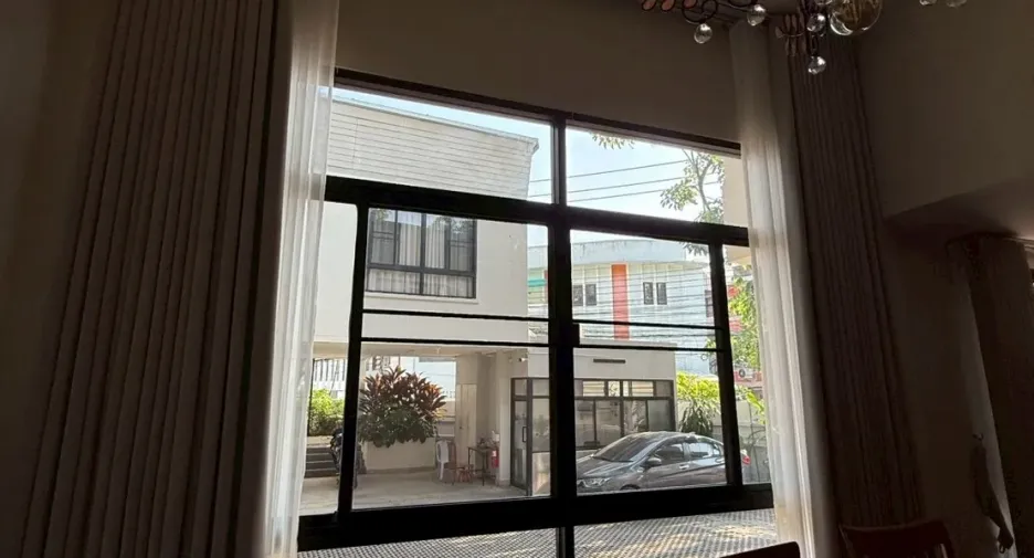 For rent 3 bedrooms house in Khlong Toei, Bangkok
