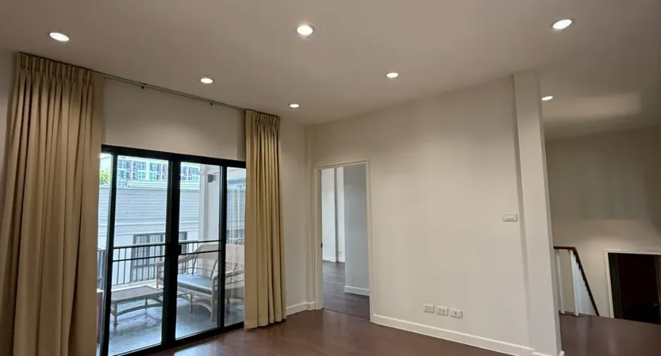 For rent 3 bedrooms house in Khlong Toei, Bangkok