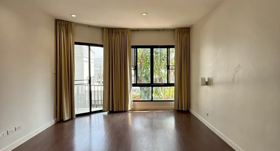 For rent 3 bedrooms house in Khlong Toei, Bangkok