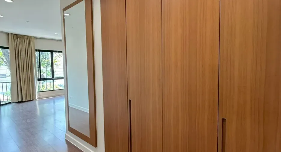 For rent 3 bedrooms house in Khlong Toei, Bangkok