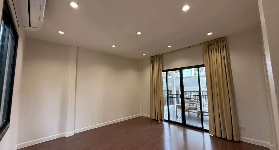 For rent 3 bedrooms house in Khlong Toei, Bangkok