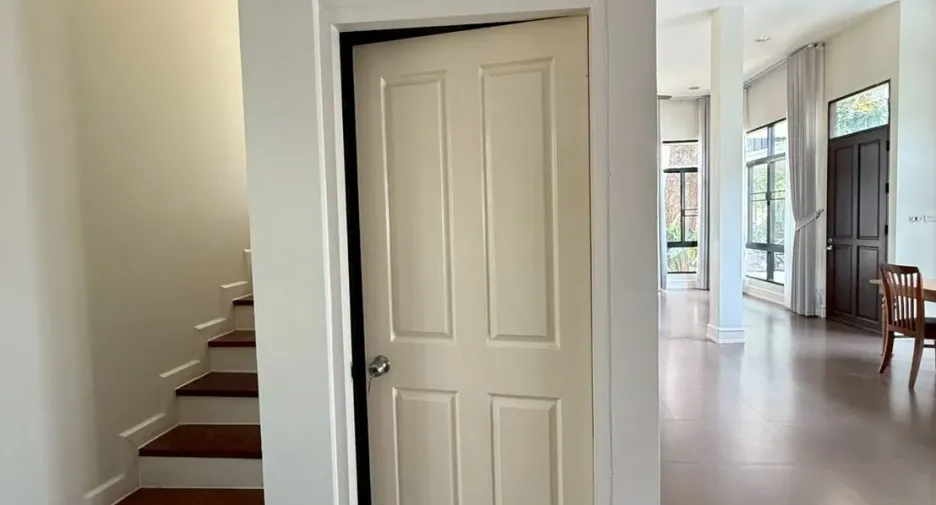 For rent 3 bedrooms house in Khlong Toei, Bangkok