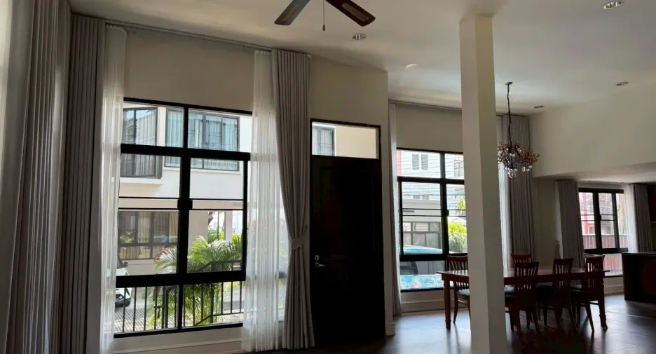 For rent 3 bedrooms house in Khlong Toei, Bangkok