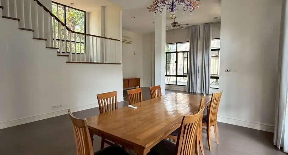 For rent 3 bedrooms house in Khlong Toei, Bangkok