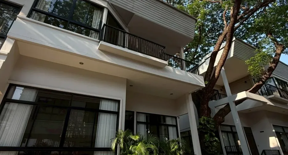 For rent 3 bedrooms house in Khlong Toei, Bangkok