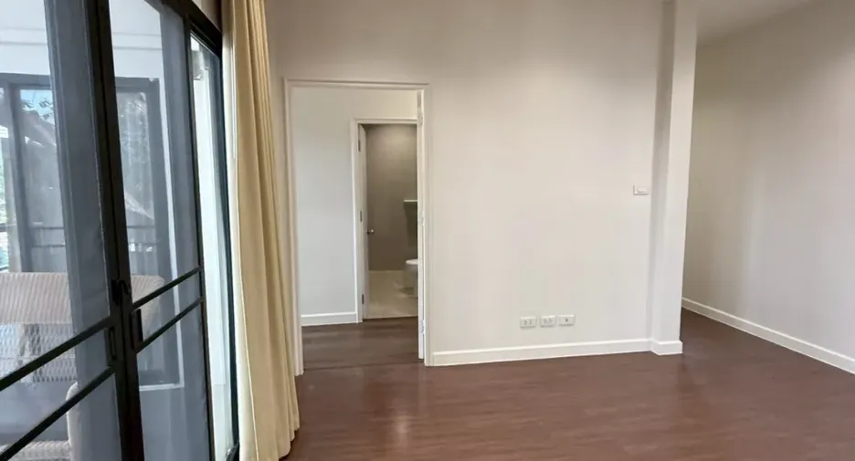 For rent 3 bedrooms house in Khlong Toei, Bangkok