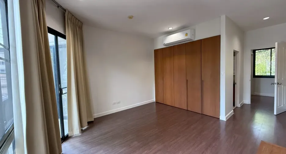 For rent 3 bedrooms house in Khlong Toei, Bangkok