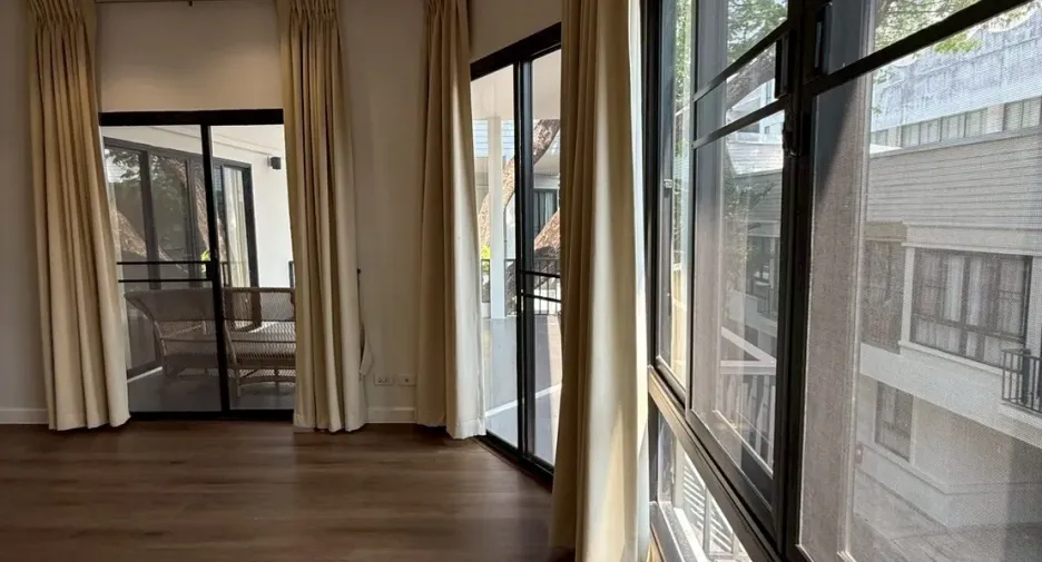 For rent 3 bedrooms house in Khlong Toei, Bangkok