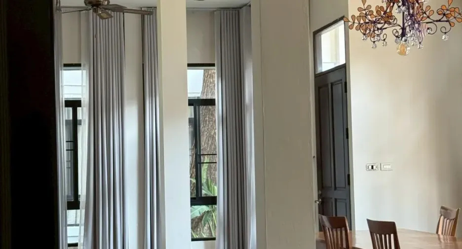 For rent 3 bedrooms house in Khlong Toei, Bangkok