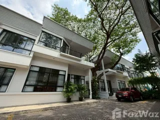 For rent 3 bedrooms house in Khlong Toei, Bangkok