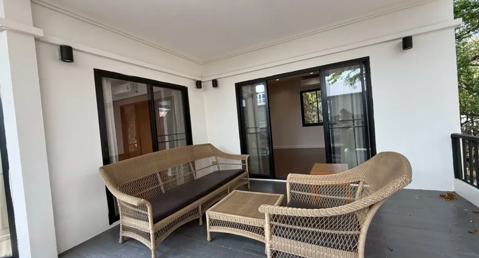 For rent 3 bedrooms house in Khlong Toei, Bangkok