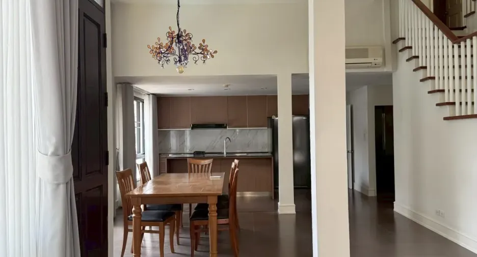 For rent 3 bedrooms house in Khlong Toei, Bangkok