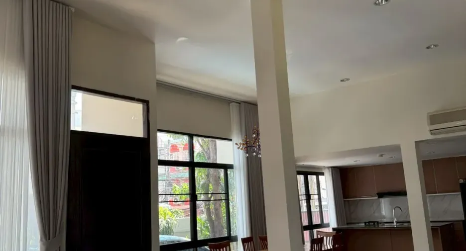 For rent 3 bedrooms house in Khlong Toei, Bangkok