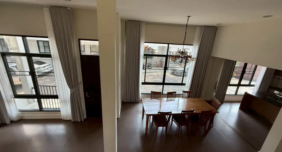 For rent 3 bedrooms house in Khlong Toei, Bangkok