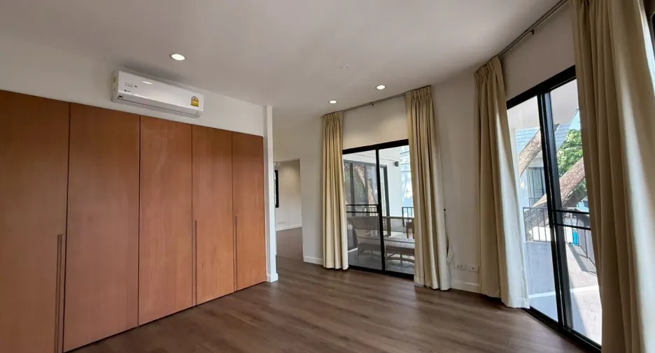 For rent 3 bedrooms house in Khlong Toei, Bangkok