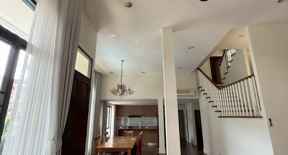 For rent 3 bedrooms house in Khlong Toei, Bangkok