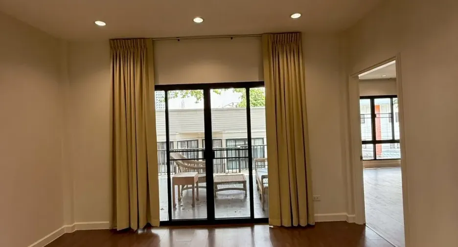 For rent 3 bedrooms house in Khlong Toei, Bangkok
