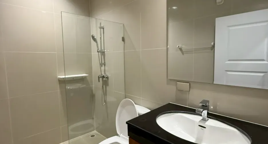 For rent 3 bedrooms house in Khlong Toei, Bangkok