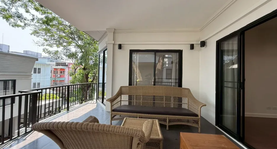 For rent 3 bedrooms house in Khlong Toei, Bangkok