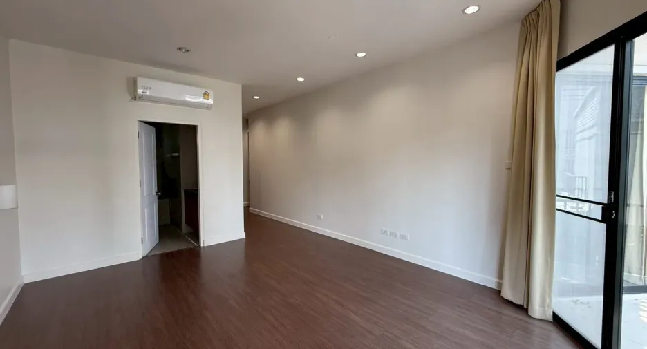 For rent 3 bedrooms house in Khlong Toei, Bangkok