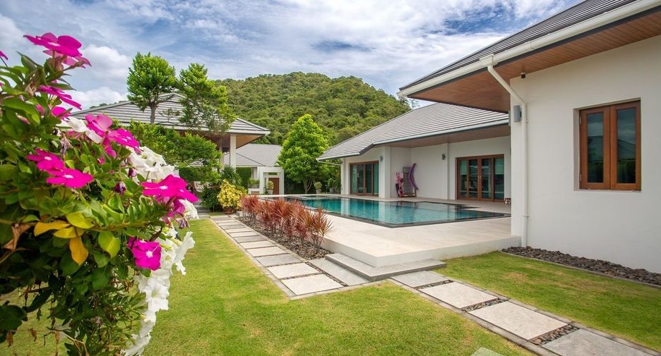 For sale 3 bedrooms villa in Hua Hin, Prachuap Khiri Khan