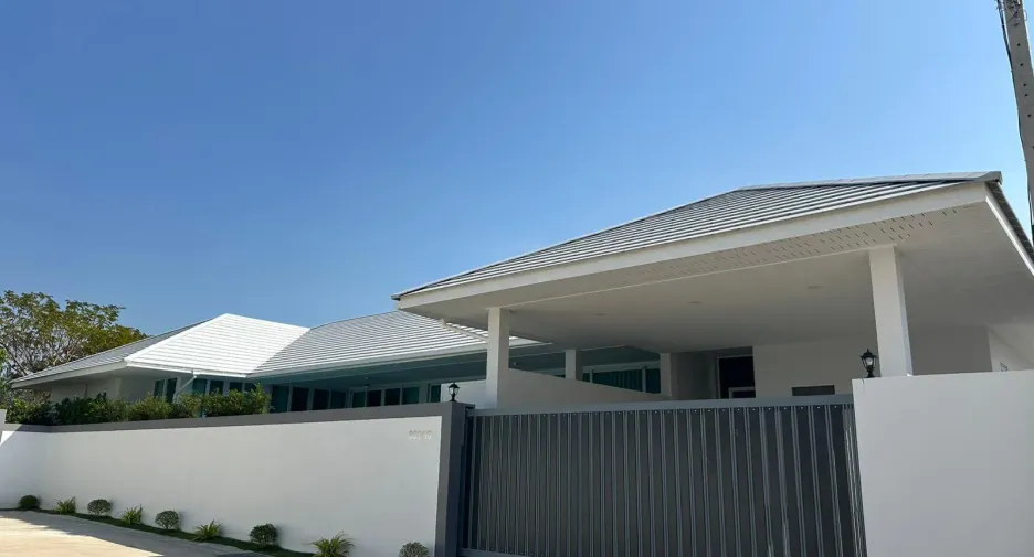 For sale 4 bedrooms villa in Hua Hin, Prachuap Khiri Khan