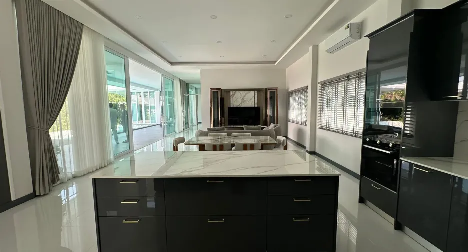 For sale 4 bedrooms villa in Hua Hin, Prachuap Khiri Khan