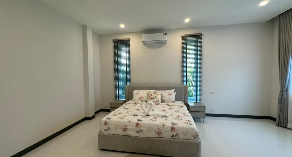 For sale 4 bedrooms villa in Hua Hin, Prachuap Khiri Khan