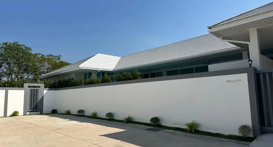 For sale 4 bedrooms villa in Hua Hin, Prachuap Khiri Khan