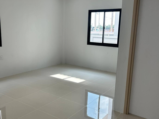 For sale 4 bedrooms house in Mueang Surat Thani, Surat Thani