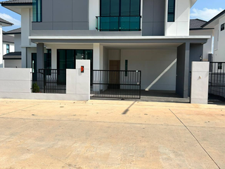 For sale 4 bedrooms house in Mueang Surat Thani, Surat Thani