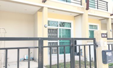 For rent 4 bedrooms townhouse in Ban Bueng, Chonburi