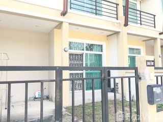 4 Bedroom Townhouse In Ban Bueng, Chonburi