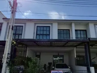 À vendre 3 chambres maison de ville à Pluak Daeng, Rayong