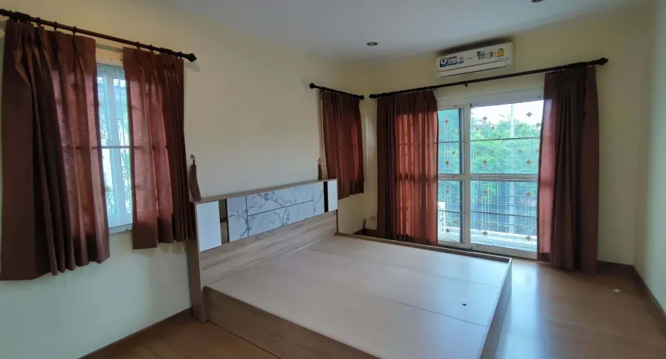 À louer 3 chambres maison à Mueang Pathum Thani, Pathum Thani