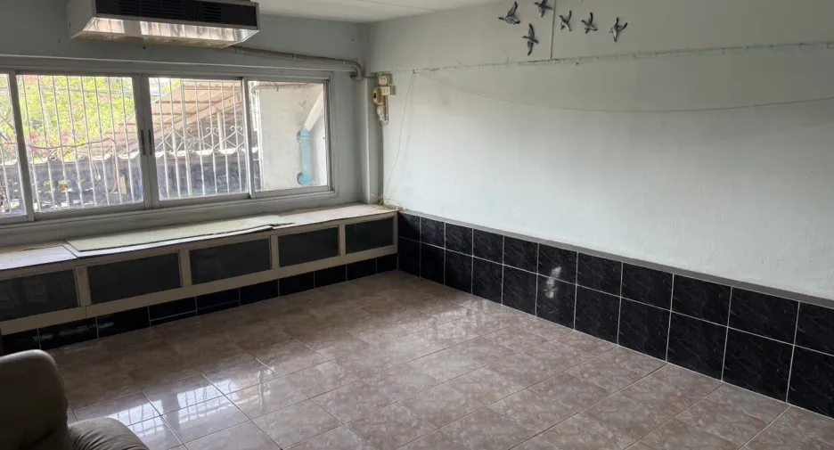 For sale 4 bedrooms townhouse in Mueang Buriram, Buriram