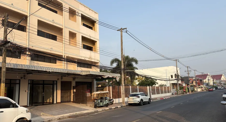 For rent 6 bedrooms retail Space in Mueang Yasothon, Yasothon