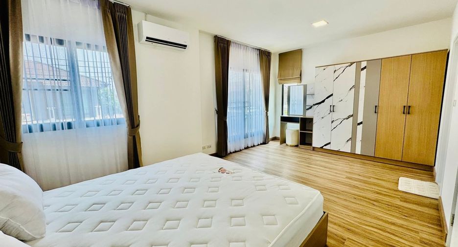 For rent 3 bedrooms townhouse in Mueang Chiang Mai, Chiang Mai