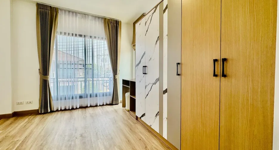 For rent 3 bedrooms townhouse in Mueang Chiang Mai, Chiang Mai