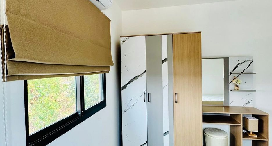 For rent 3 bedrooms townhouse in Mueang Chiang Mai, Chiang Mai