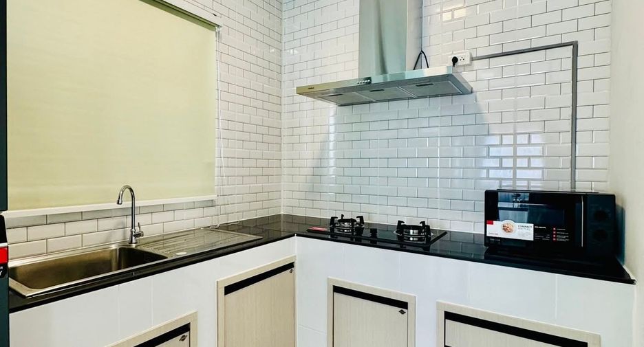 For rent 3 bedrooms townhouse in Mueang Chiang Mai, Chiang Mai