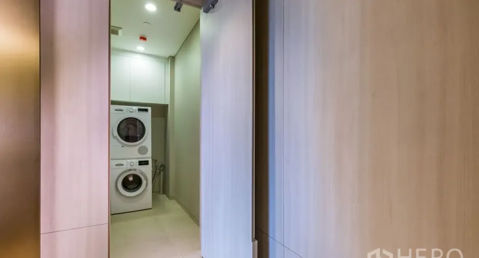 For rent and for sale 2 bedrooms condo in Pathum Wan, Bangkok