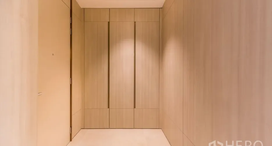 For rent and for sale 2 bedrooms condo in Pathum Wan, Bangkok