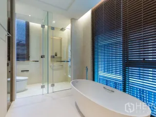 For rent and for sale 2 bedrooms condo in Pathum Wan, Bangkok