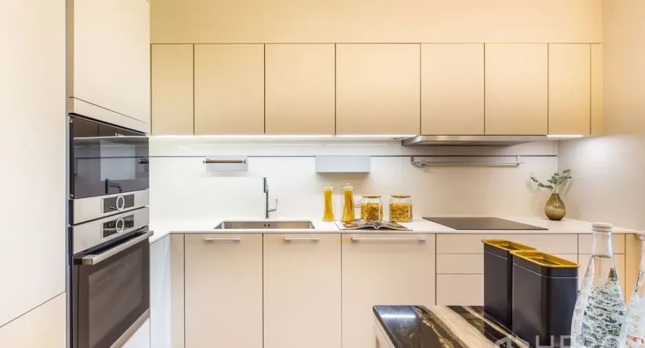 For rent and for sale 2 bedrooms condo in Pathum Wan, Bangkok