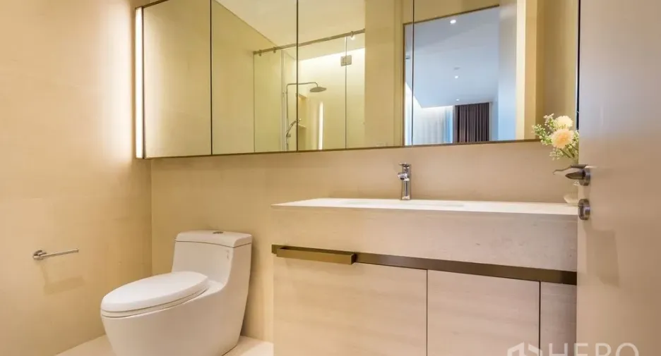 For rent and for sale 2 bedrooms condo in Pathum Wan, Bangkok